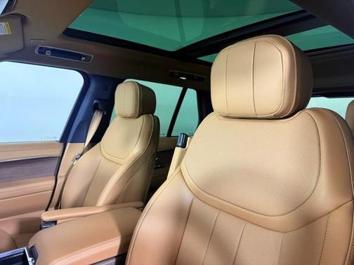2025 Land Rover Range Rover P550e SE