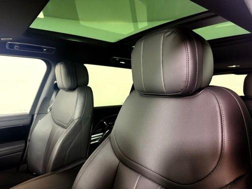 2025 Land Rover Range Rover P400 SE 7 Seat