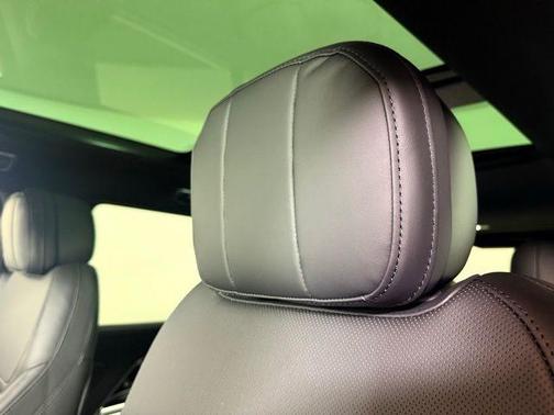 2025 Land Rover Range Rover P400 SE 7 Seat
