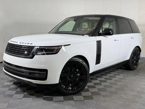 Fuji White 2027 Land Rover Range Rover SE