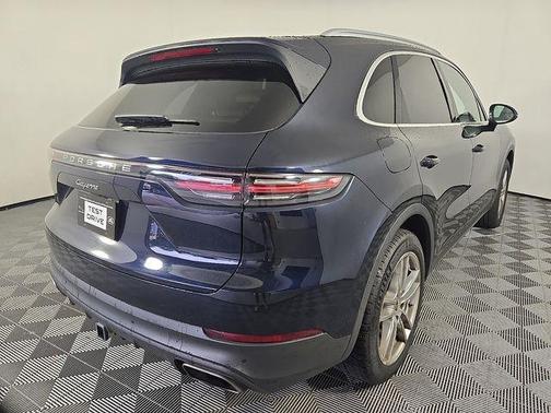 Moonlight Blue Metallic 2020 Porsche Cayenne Base