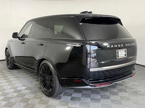 Santorini Black 2026 Land Rover Range Rover P530 SE