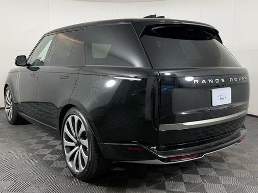 2026 Land Rover Range Rover P530 SE