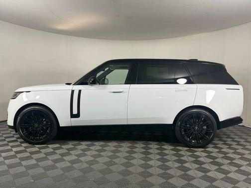 2025 Land Rover Range Rover P400 SE 7 Seat