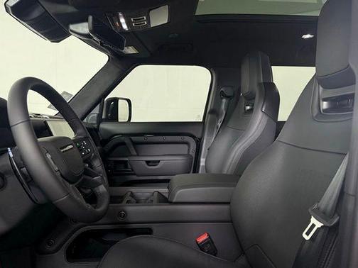 Narvik Black 2026 Land Rover Defender V8