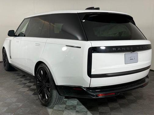 2026 Land Rover Range Rover P400 SE 7 Seat