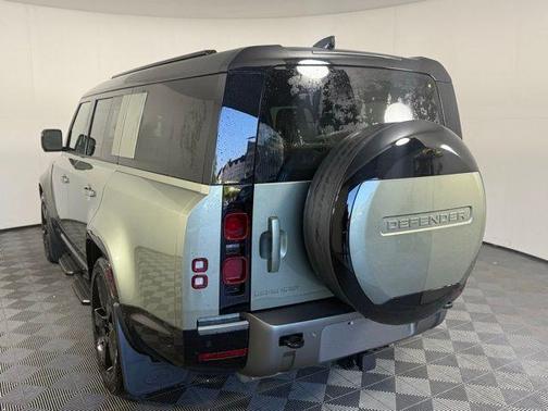 2025 Land Rover Defender P400 X-Dynamic SE
