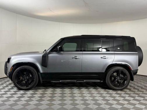 2024 Land Rover Defender P400 X-Dynamic SE