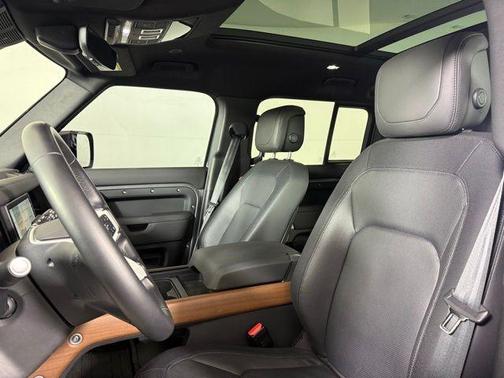 2024 Land Rover Defender P400 X-Dynamic SE