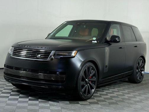 2025 Land Rover Range Rover P615 SV