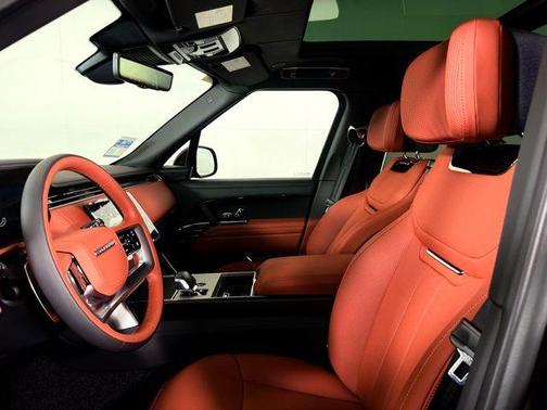 2025 Land Rover Range Rover P615 SV