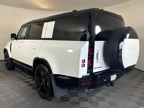 2025 Land Rover Defender P400 X-Dynamic SE