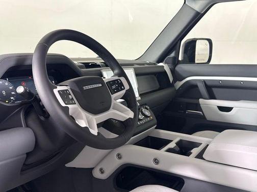2025 Land Rover Defender P400 X-Dynamic SE