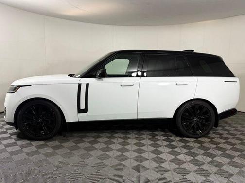 2025 Land Rover Range Rover P530 SE