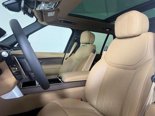 2025 Land Rover Range Rover P550e SE