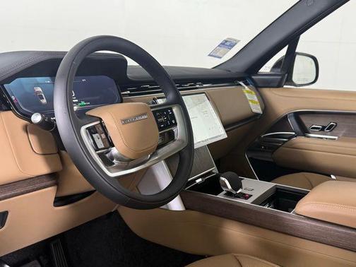 2025 Land Rover Range Rover P550e SE
