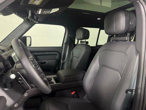 2026 Land Rover Defender 110 V8