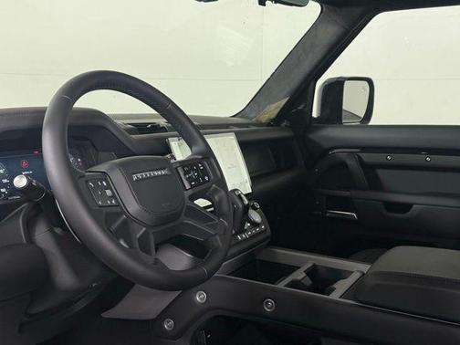 2026 Land Rover Defender 110 V8