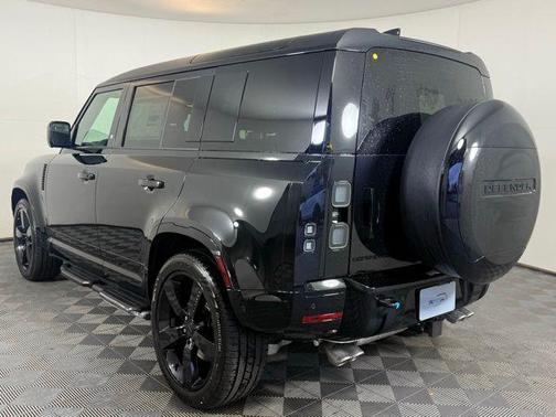 2026 Land Rover Defender 110 V8