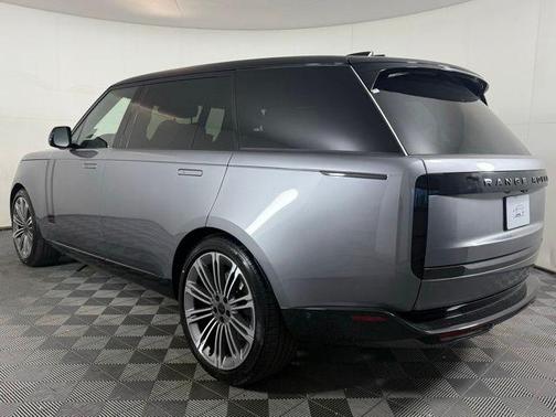 2026 Land Rover Range Rover SE