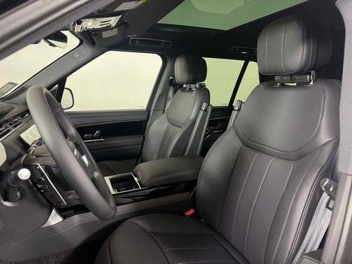 2026 Land Rover Range Rover P530 SE