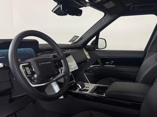 2026 Land Rover Range Rover P530 SE