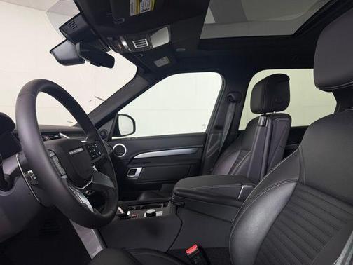 2025 Land Rover Discovery P300 Dynamic SE