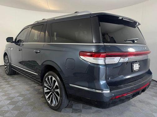 2022 Lincoln Navigator L Reserve