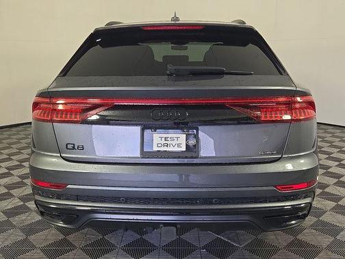 Daytona Gray Pearl Effect 2023 Audi Q8 55 Prestige