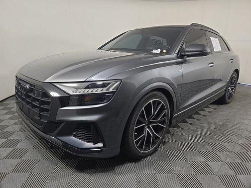 Daytona Gray Pearl Effect 2023 Audi Q8 55 Prestige
