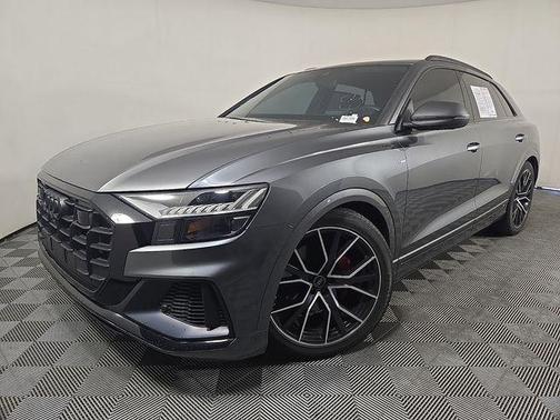 Daytona Gray Pearl Effect 2023 Audi Q8 55 Prestige