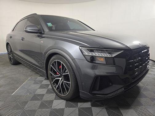 Daytona Gray Pearl Effect 2023 Audi Q8 55 Prestige