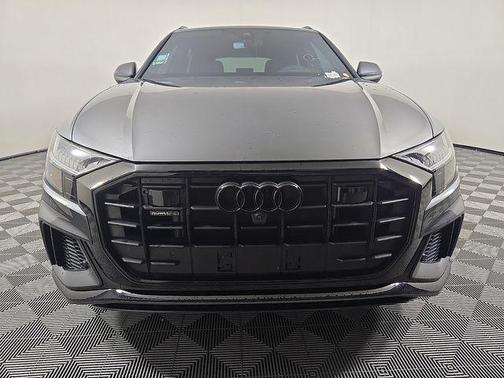 Daytona Gray Pearl Effect 2023 Audi Q8 55 Prestige