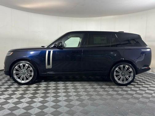 2025 Land Rover Range Rover P400 SE 7 Seat