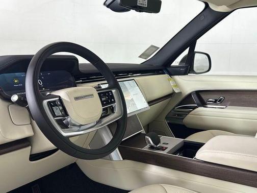 2025 Land Rover Range Rover P400 SE 7 Seat