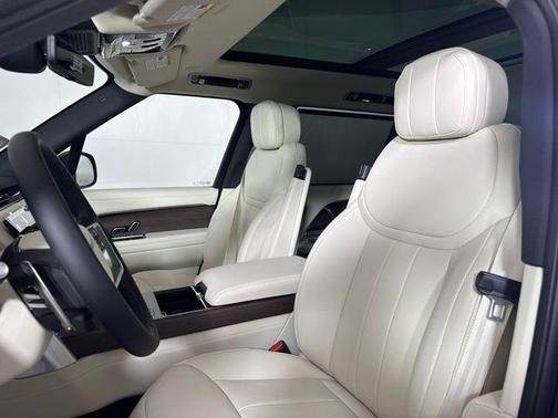 2025 Land Rover Range Rover P400 SE 7 Seat