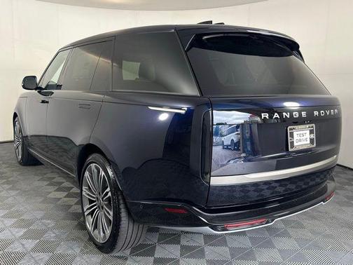 2025 Land Rover Range Rover P400 SE 7 Seat