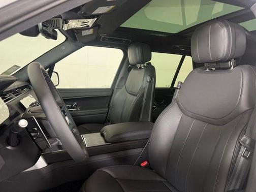 2026 Land Rover Range Rover P550e SE