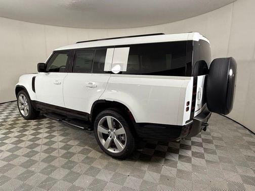 2025 Land Rover Defender P400 X-Dynamic SE