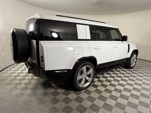 2025 Land Rover Defender P400 X-Dynamic SE