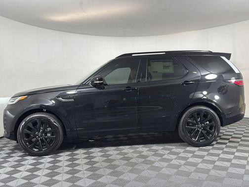Santorini Black 2026 Land Rover Discovery Dynamic SE