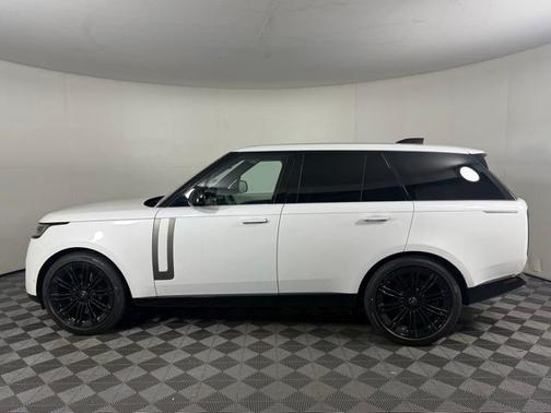 2025 Land Rover Range Rover P400 SE