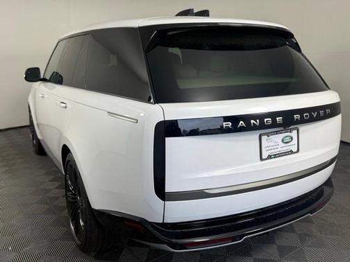 2025 Land Rover Range Rover P400 SE