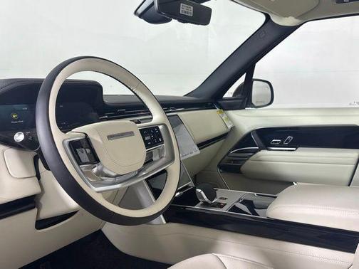 2025 Land Rover Range Rover P400 SE