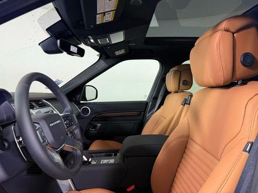 2025 Land Rover Discovery P300 Dynamic SE