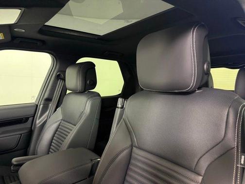2025 Land Rover Discovery P300 S