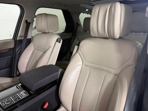 Fuji White 2018 Land Rover Discovery HSE