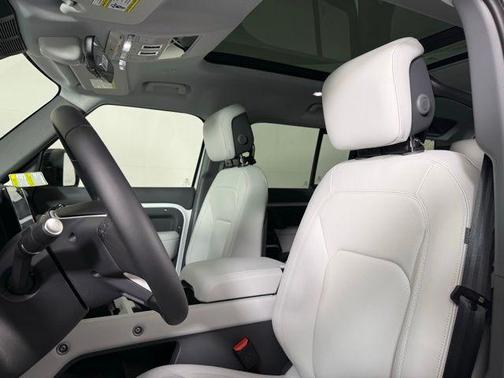 2025 Land Rover Defender P400 X-Dynamic SE
