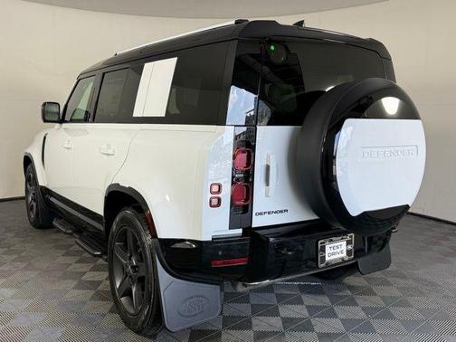 2025 Land Rover Defender P400 X-Dynamic SE