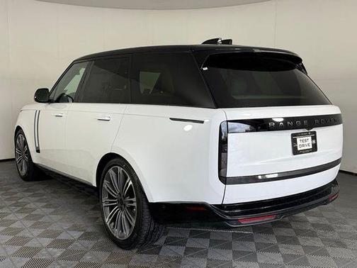 Ostuni Pearl White 2026 Land Rover Range Rover P400 SE